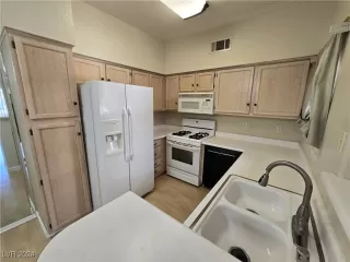 Photo #4: 2609115 Listing 