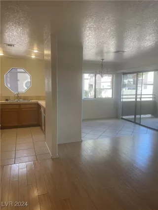 Photo #3: 2609129 Listing 