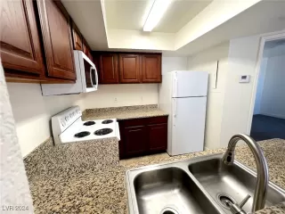 Photo #2: 2609131 Listing 