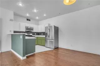 Photo #2: 2609145 Listing