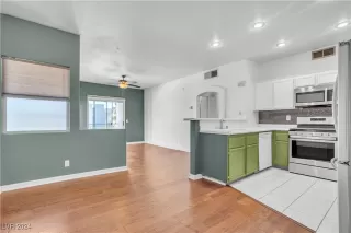 Photo #5: 2609145 Listing