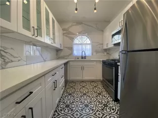 Photo #1: 2609179 Listing 