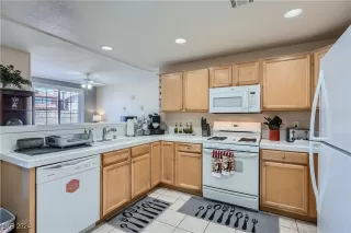 Photo #3: 2609192 Listing 