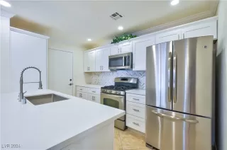 Photo #6: 2609213 Listing