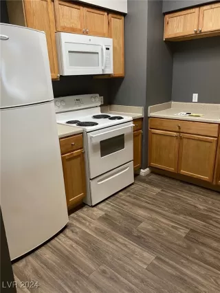 Photo #3: 2609317 Listing 