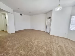 Photo #3: 2609327 Listing 