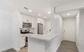Photo #5: 2609334 Listing 