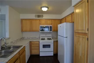 Photo #6: 2609366 Listing