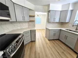 Photo #2: 2609372 Listing 