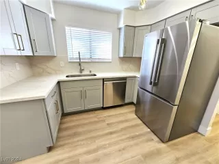 Photo #3: 2609372 Listing 