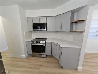 Photo #4: 2609372 Listing 