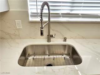 Photo #6: 2609372 Listing 