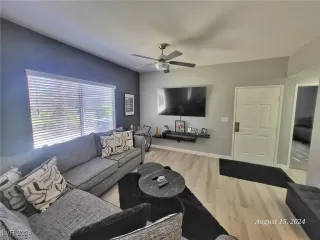 Photo #3: 2609373 Listing