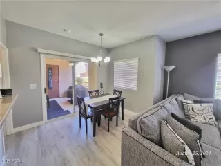 Photo #4: 2609373 Listing