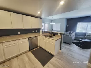 Photo #6: 2609373 Listing