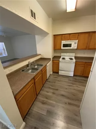 Photo #3: 2609396 Listing 