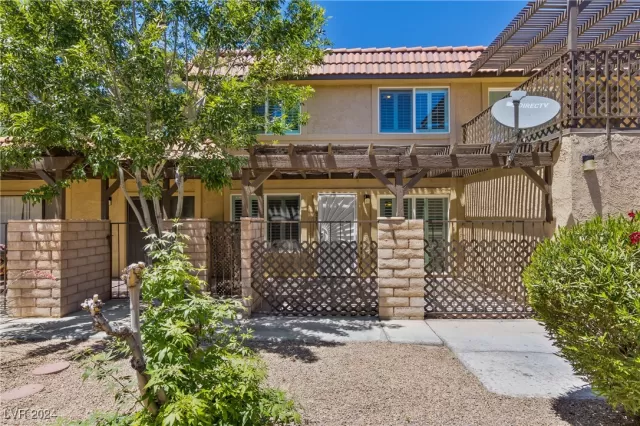 MLS: 2609428 Condo For Sale