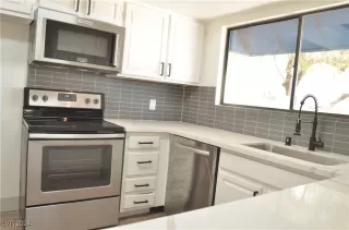 Photo #5: 2609499 Listing