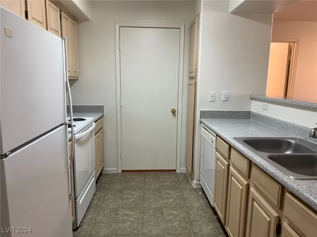 MLS: 2609511 Condo For Sale