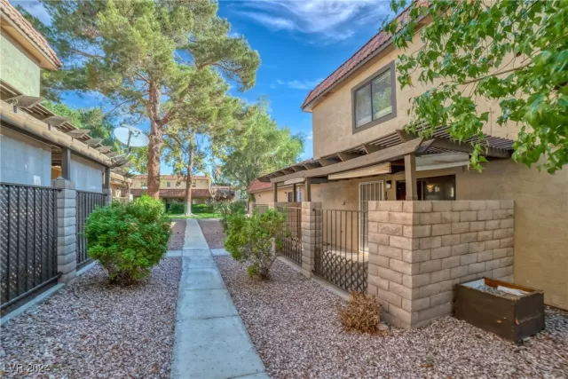 MLS: 2609640 Condo For Sale