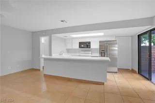 Photo #6: 2609640 Listing