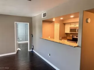 Photo #5: 2609682 Listing