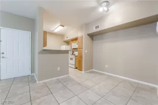 Photo #6: 2609759 Listing