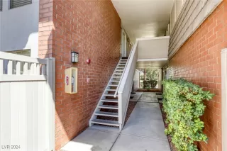 Photo #1: 2609778 Listing 