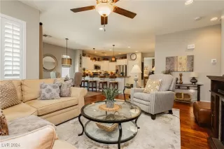 Photo #4: 2609795 Listing