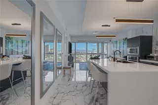 Photo #2: 2609812 Listing 