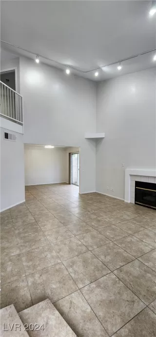 Photo #2: 2609841 Listing 