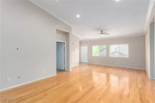 Photo #2: 2609854 Listing 