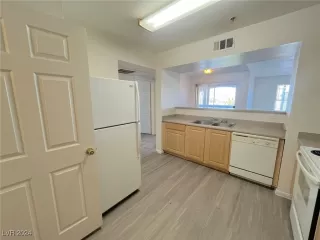 Photo #5: 2609863 Listing 