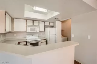 Photo #4: 2609886 Listing 