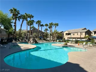 Photo #5: 2609897 Listing 