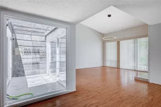 Photo #5: 2609914 Listing 