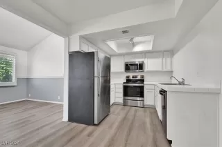 Photo #2: 2609937 Listing