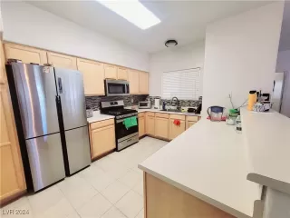 Photo #4: 2609952 Listing