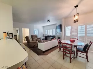 Photo #5: 2609952 Listing