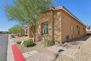 Photo #3: 2609956 Listing