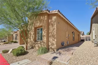 Photo #4: 2609956 Listing