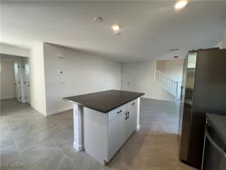 Photo #4: 2609966 Listing