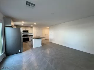 Photo #5: 2609966 Listing