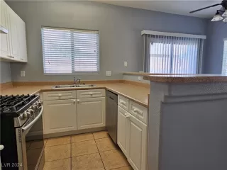 Photo #4: 2609967 Listing 