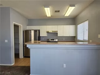 Photo #5: 2609967 Listing 