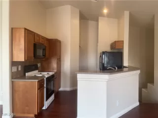 Photo #5: 2609970 Listing 