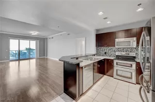 Photo #1: 2609981 Listing