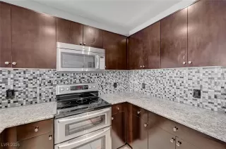 Photo #4: 2609981 Listing