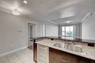 Photo #5: 2609981 Listing