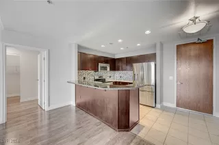 Photo #6: 2609981 Listing